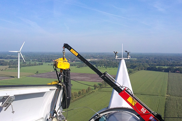 Twinteq - Windkraftservice mit Servicekran, Kettenzug und Servicelift